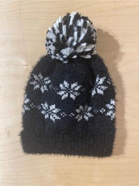 Cozy Black & White Pom Beanie for Kids - Soft Knit Winter Hat (RG)